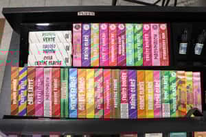 為青少年關上吸菸的大門　法國一次性電子煙禁令將上路