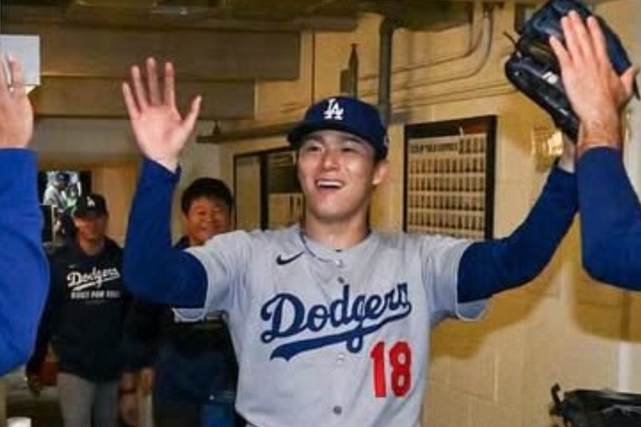 影/《MLB季後賽》山本由伸9局7K完投勝 力壓釀酒人創日本一紀錄 道奇國聯冠二連勝!