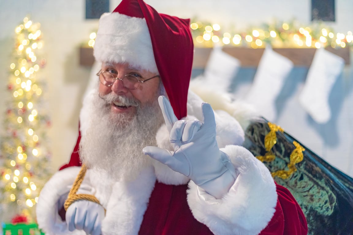 用手語祝你聖誕快樂！美國「聾人聖誕老人」向每個孩子傳遞佳節溫暖