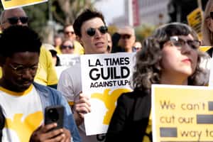 【新聞荒漠】美國媒體業大規模裁員　專家示警：「大選當前，我們比以往更需要好新聞」