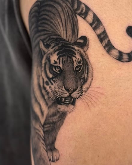 black & grey tattoo by otaybeatdown
