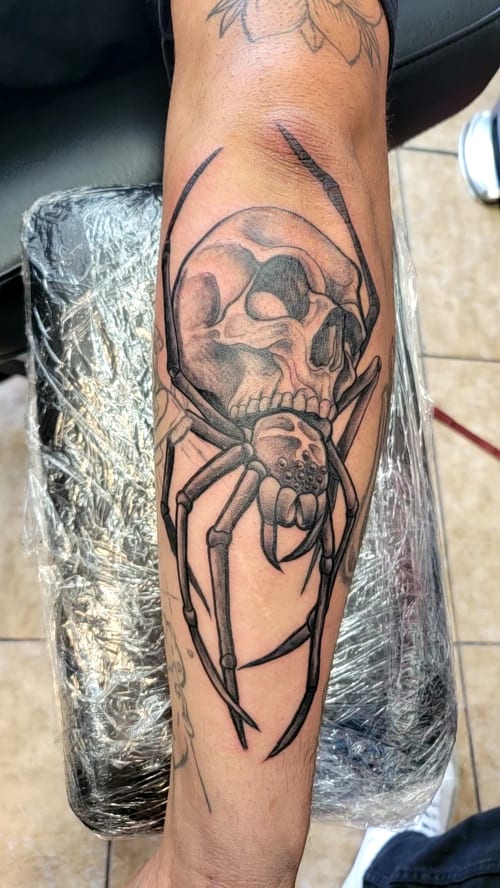 blackwork tattoo by dretty in los angeles