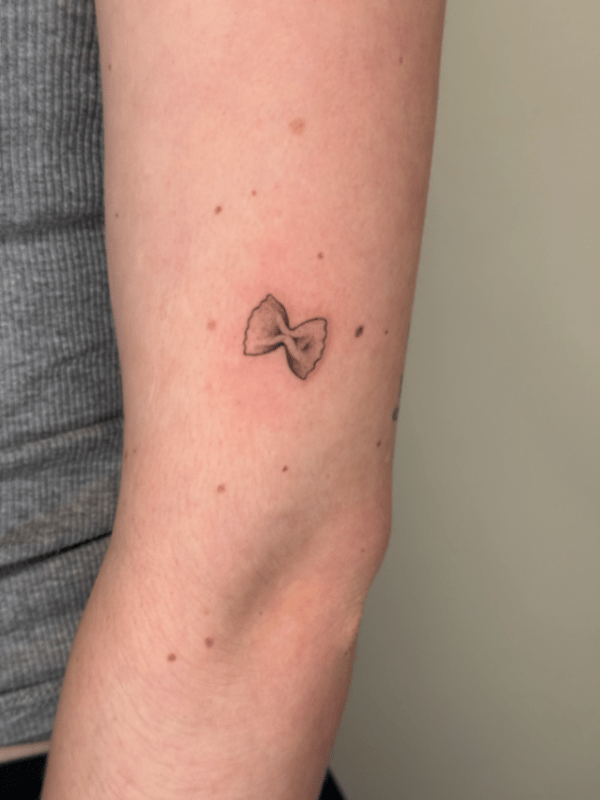 minimalist tattoo by Samantha Wilks — los angeles