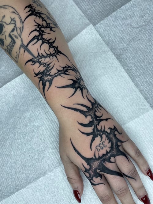 blackwork abstract thorn pattern tattoo — by Vince Espinoza, los angeles