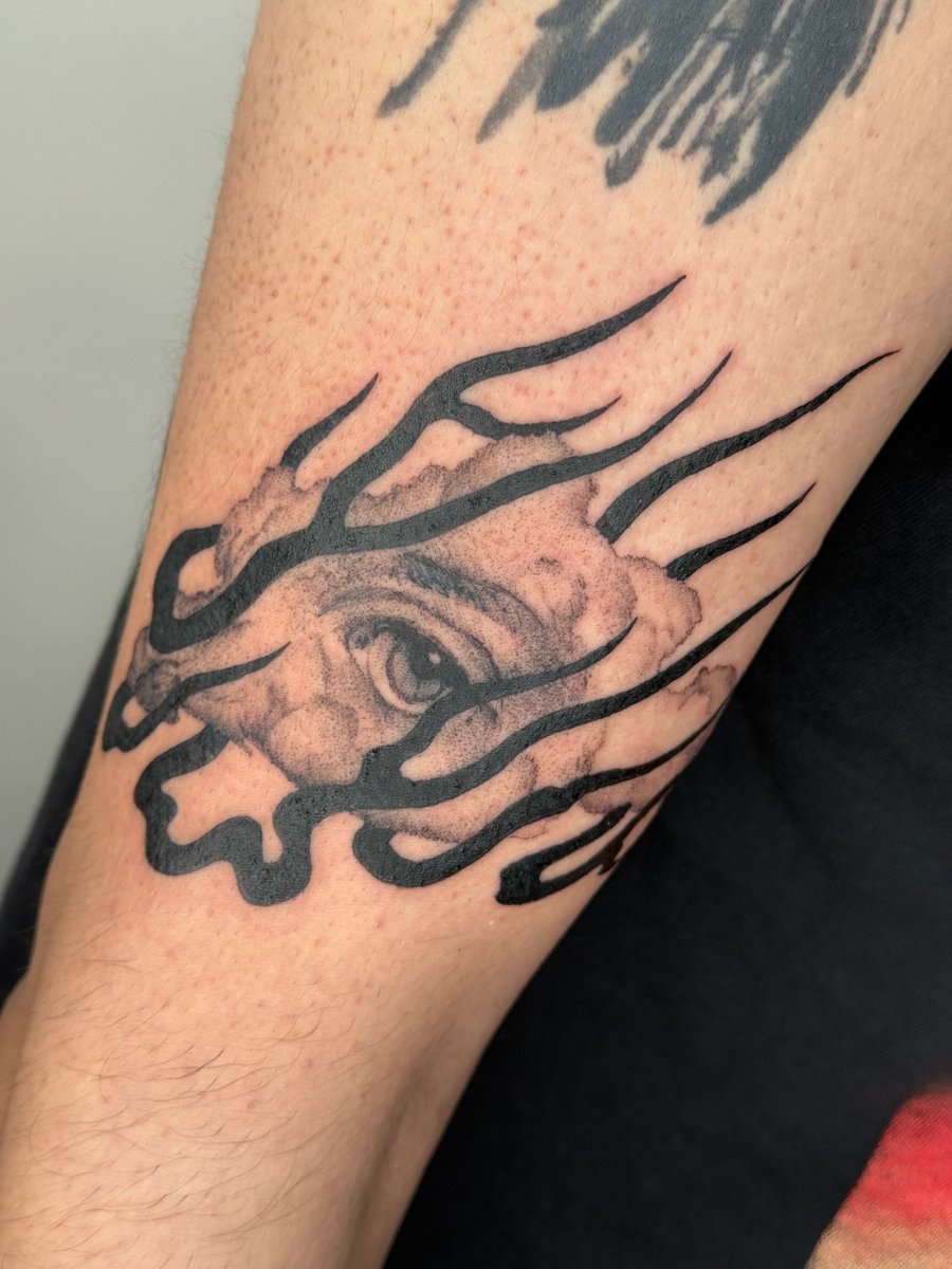 blackwork eye with abstract lines tattoo — by Level tattoo, los angeles