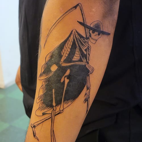 linework tattoo by kadriya truvillion in downtown la, los angeles