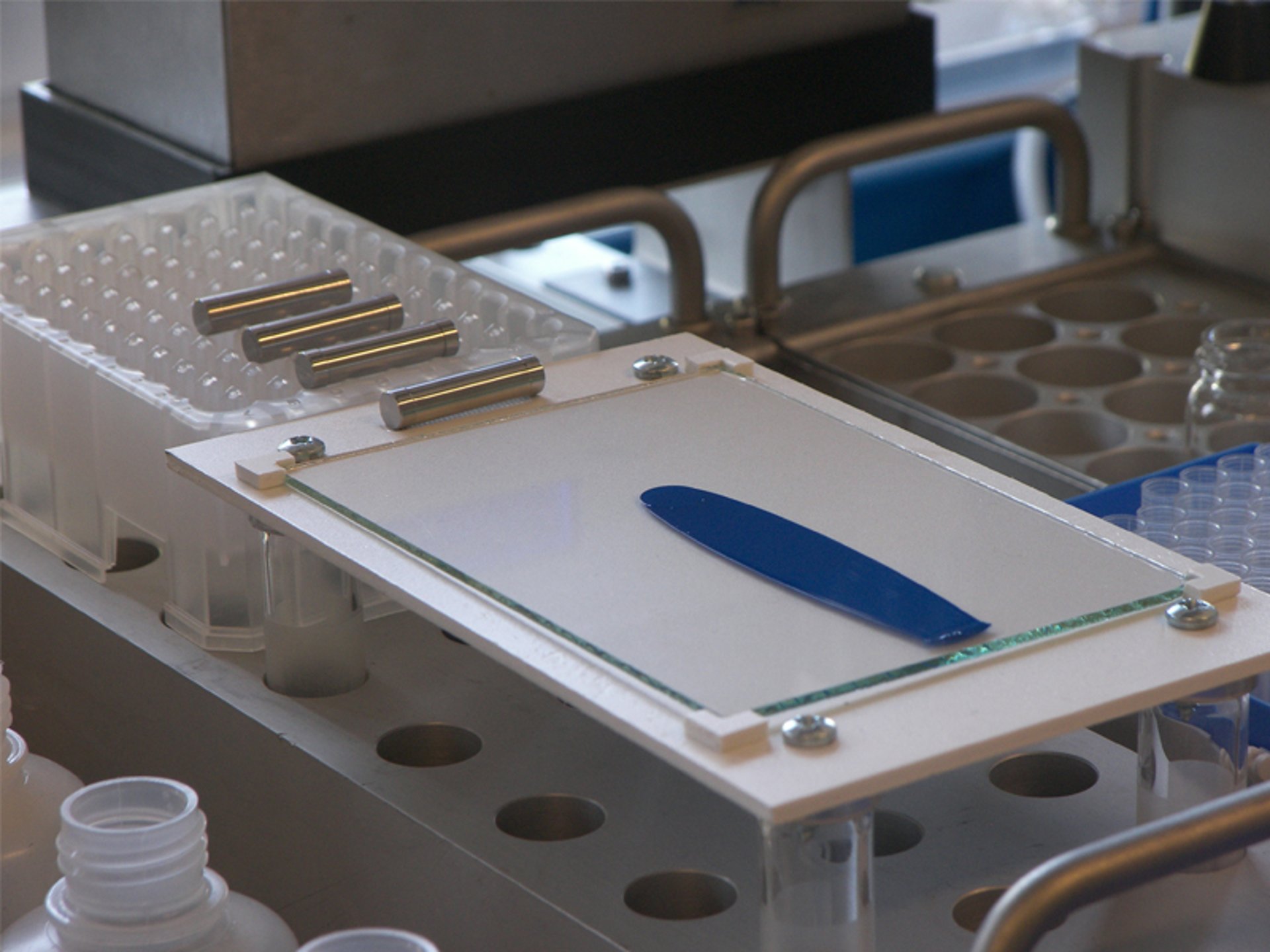 Tool color testing. Blue paint on a glass plate.