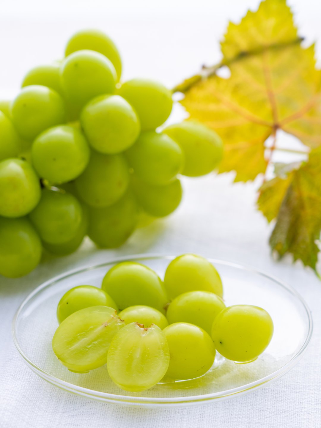 シャインマスカットの房と枝、断面