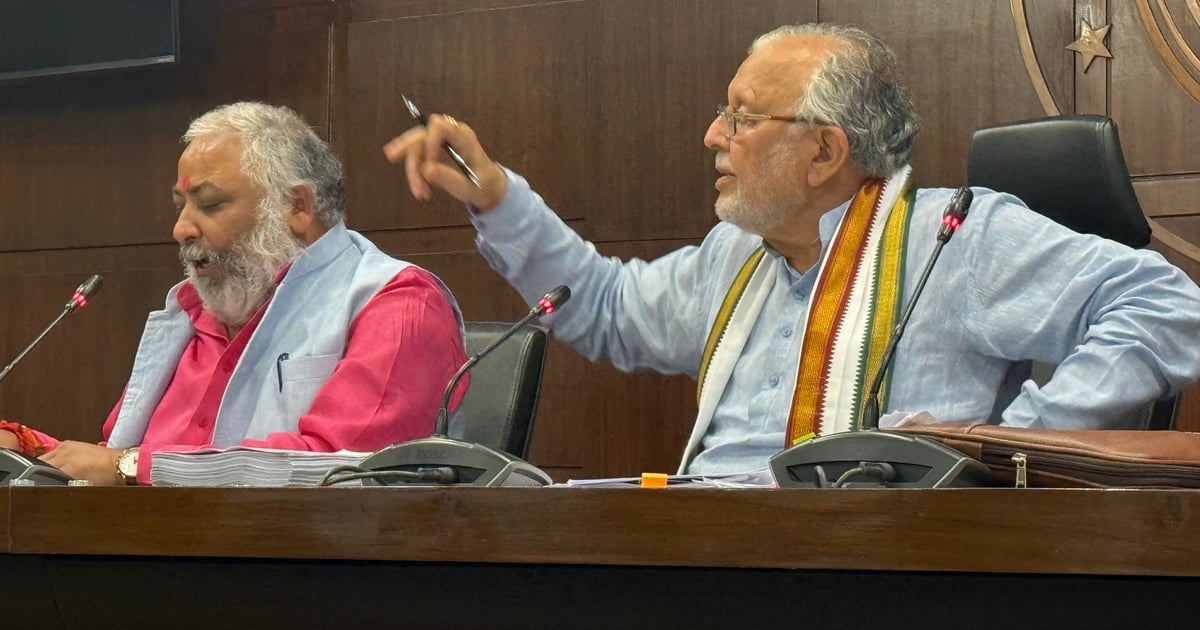 यूपी कैबिनेट के बड़े फैसले: रक्षाबंधन पर महिलाओं को मुफ्त बस यात्रा का तोहफा, झांसी-गंगा एक्सप्रेसवे और 25 लाख टैबलेट को मंजूरी