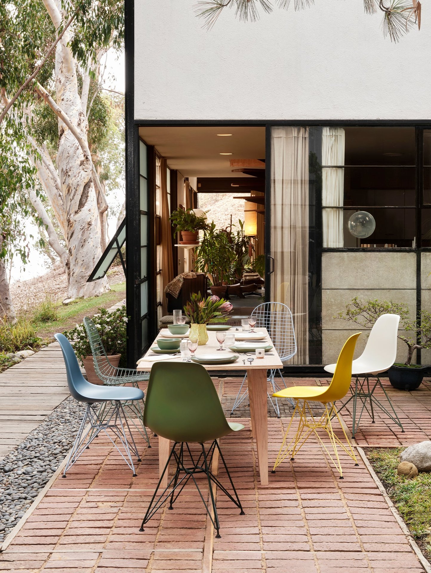 Eames Fiberglass DSR Chair