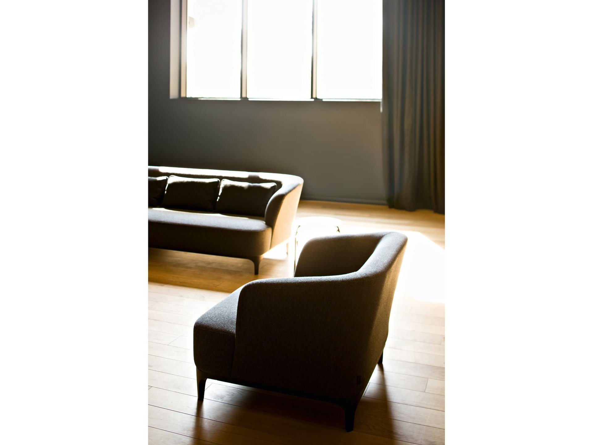Elle P armchair