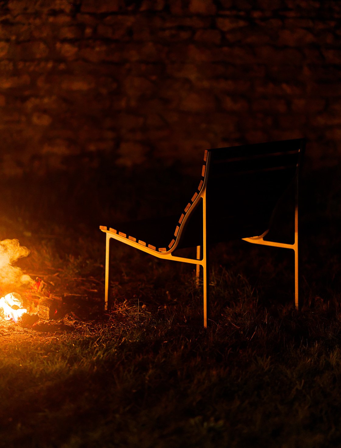 Křeslo Traverse lounge chair