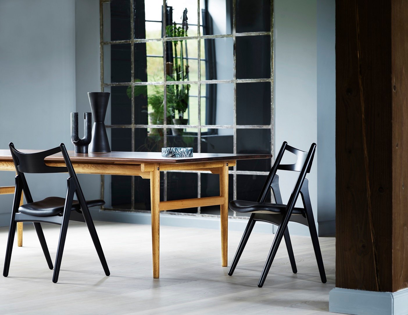 Židle CH29P Sawbuck Chair