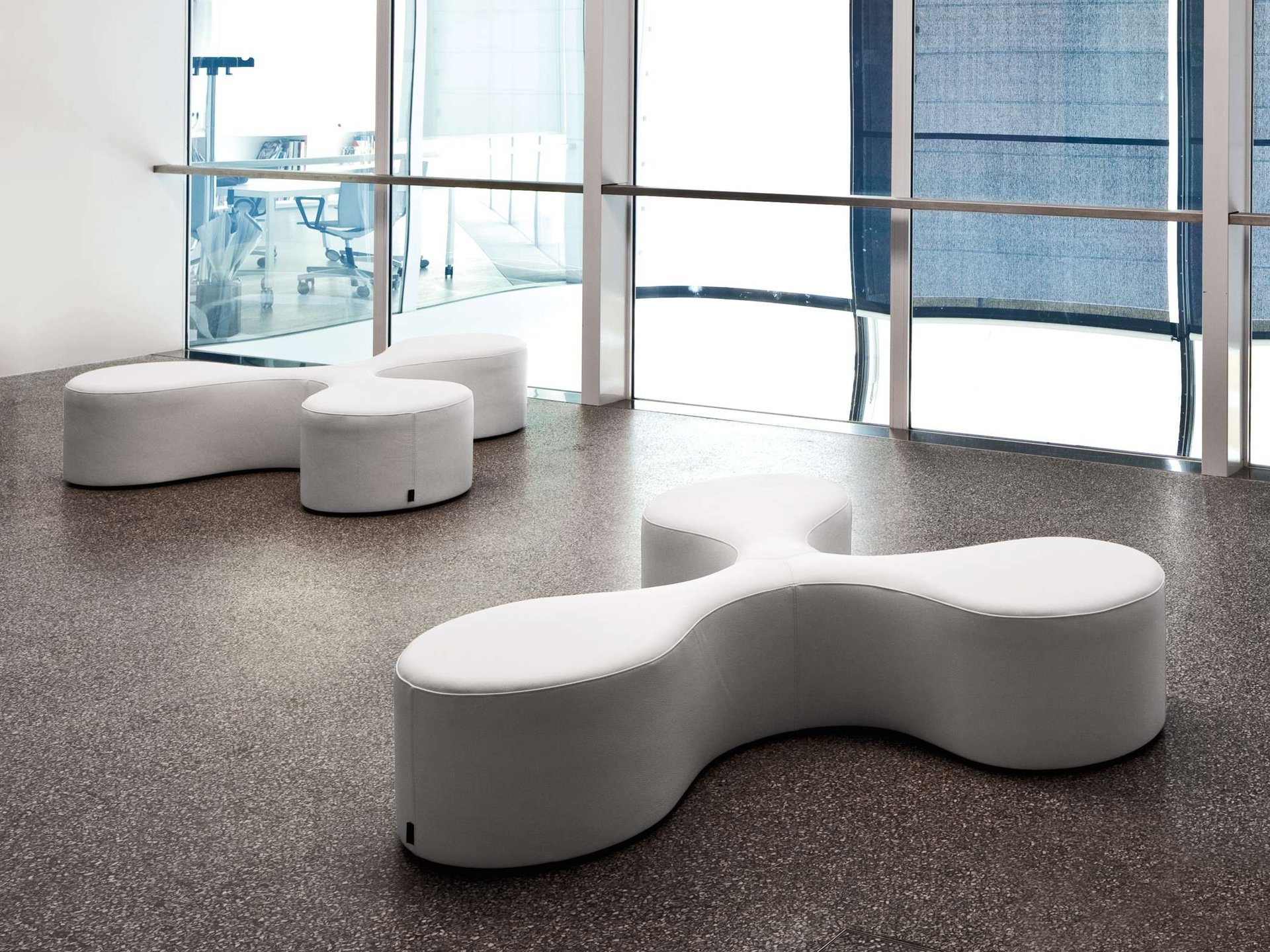 Molecule bench