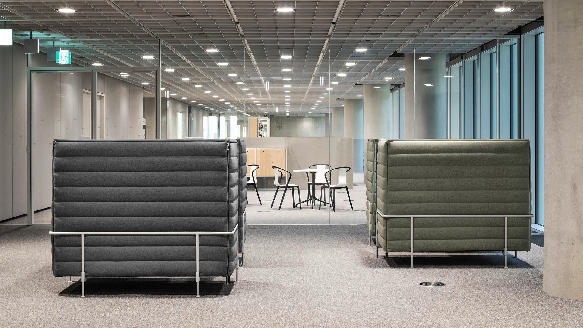 Židle Belleville Armchair