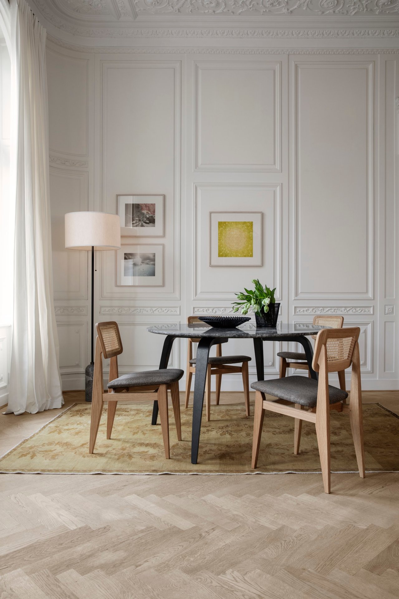 Stůl GUBI Dining Table Round