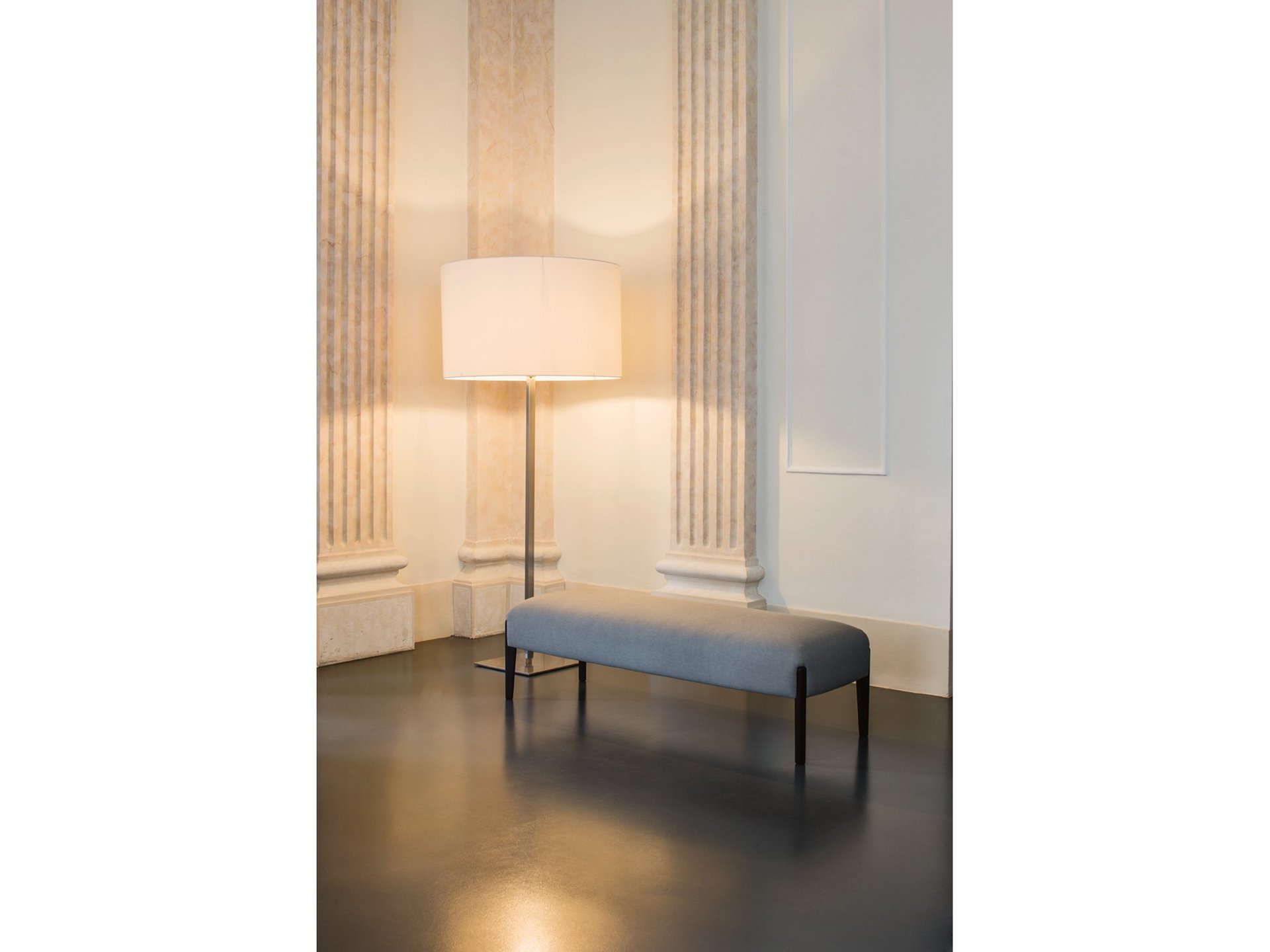 Join small armchair