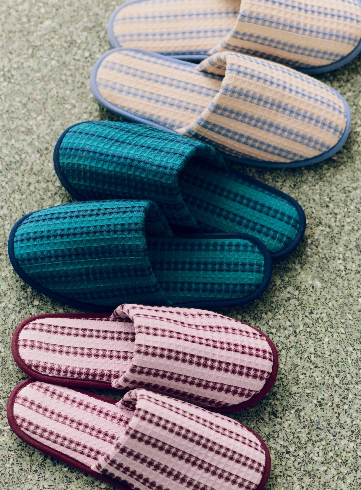 Pantofle Waffle Slippers