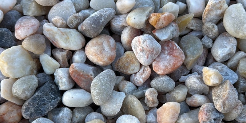 7/8" White Quartzite Gravel