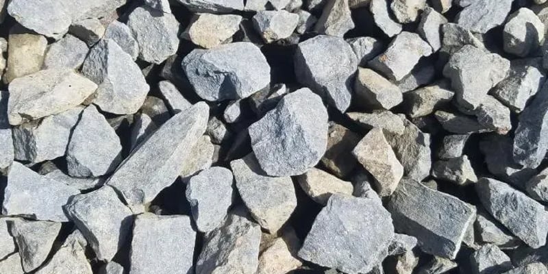 Premium 1 1/4 Basalt Chip