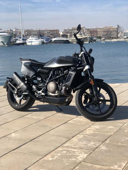 Husqvarna SVARTPILEN 701 ABS