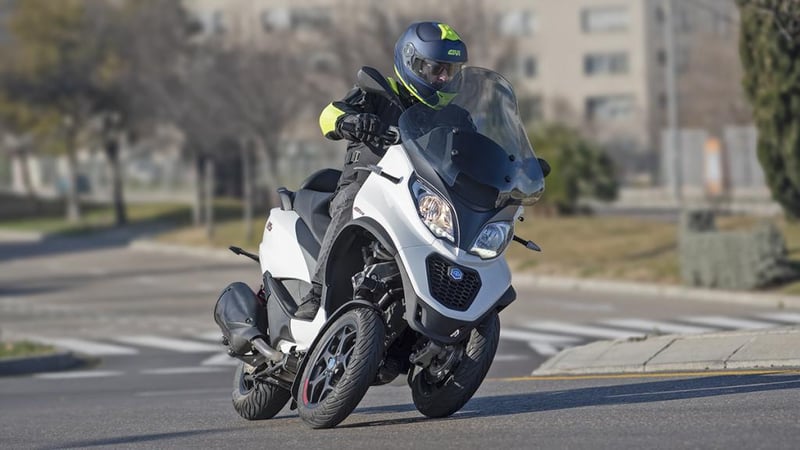 Piaggio-Vespa MP3 400 (M4)