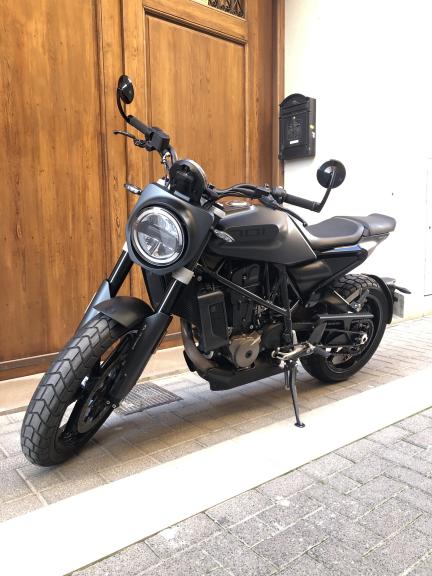 Husqvarna SVARTPILEN 701 ABS