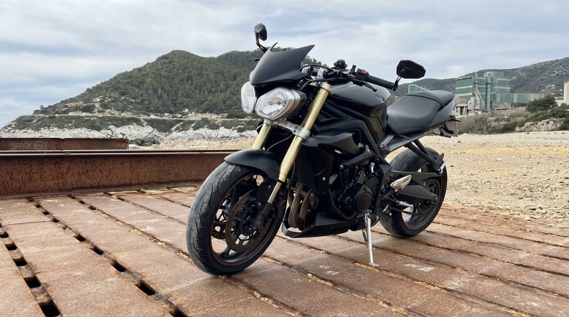 Triumph STREET TRIPLE 675 ABS
