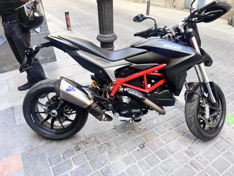Ducati HYPERMOTARD 821 