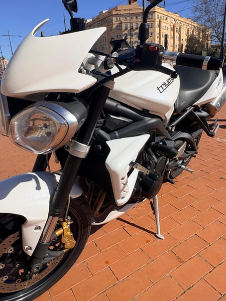 Triumph STREET TRIPLE 675 R