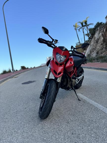 Ducati 1100 HYPERMOTARD S 
