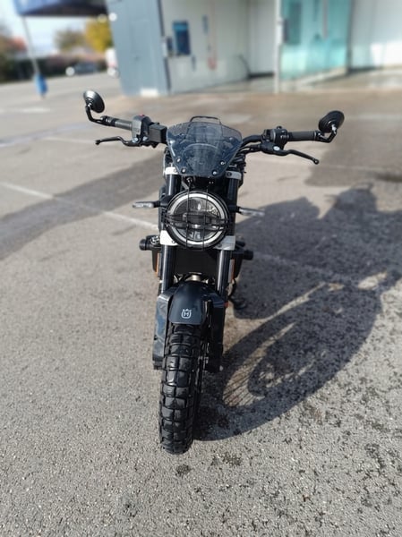 Husqvarna SVARTPILEN 401 ABS