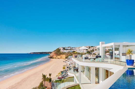 Villa rentals in Salema