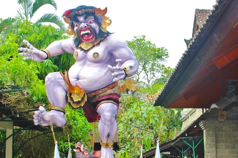 The parade of Ogoh Ogoh, paper monsters that invade the streets of Bali