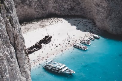 8 reasons that will make you want to travel to Greece