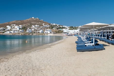 Ornos Beach: the festive beach