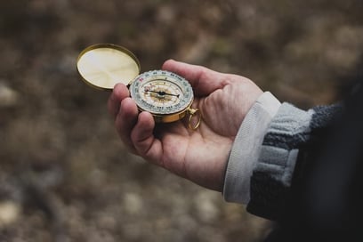 The traveller's watchmaking: Two stories of time