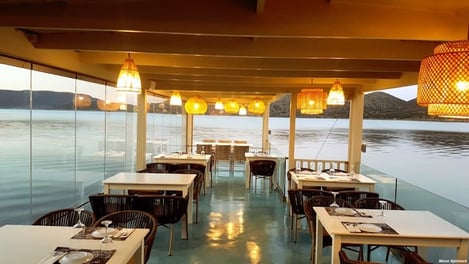 Moon Spinners: For those who appreciate sea-food and a beautiful view