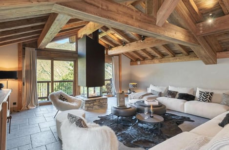 A Chalet for Christmas with the Family: Mountain Stays