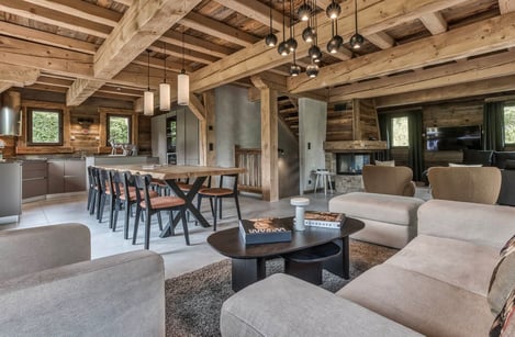 A Chalet for Christmas with the Family: Mountain Stays