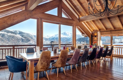 A Chalet for Christmas with the Family: Mountain Stays