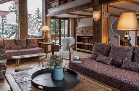 A Chalet for Christmas with the Family: Mountain Stays