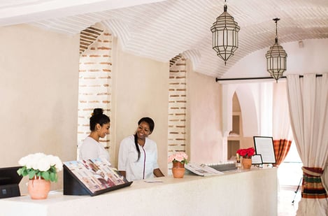 Moments de détente et massages en plein air au Beldi Country Club