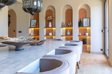 Comment avez-vous constitué l’équipe qui fait vivre la villa au quotidien ?