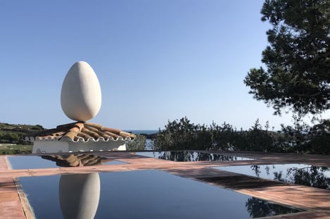 See how the famous couple lived in the Salvador Dalí house museum in Portlligat, Cadaqués