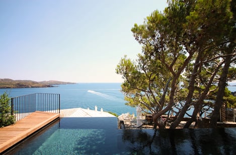 Casa Moore in Cadaqués: A large house facing the sea 