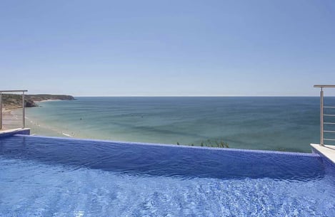 Villa Salema Vista: beachfront luxury villa with stunning Atlantic views