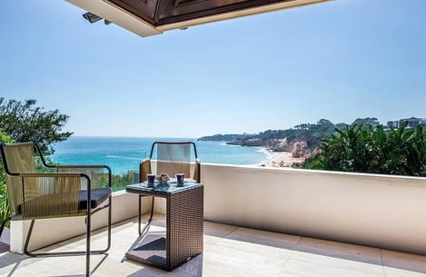 Villa Somptuosa: a seafront haven for luxury Algarve vacations