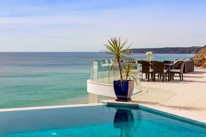 4 villas avec une belle vue depuis la piscine