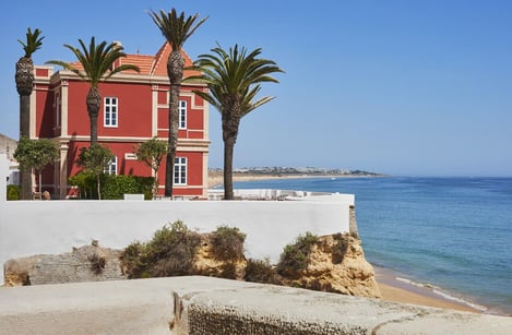 Villa Vermelho : une location de luxe avec piscine en bord de mer
